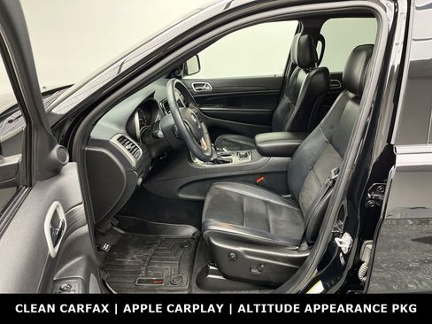 Used 2022 Jeep Grand Cherokee Laredo X AWD/4WD image 3
