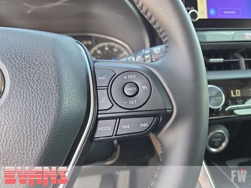 Certified 2023 Toyota Venza LE image 13