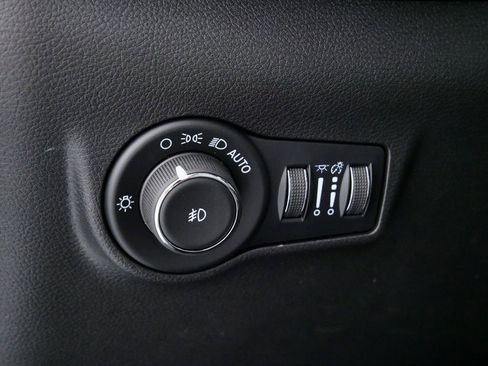 Used 2024 Jeep Compass Latitude image 35