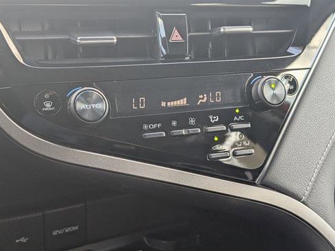 Certified 2022 Toyota Camry SE image 20