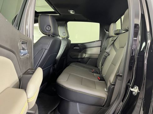 New 2026 Chevrolet Colorado ZR2 w/ Technology Package AWD/4WD image 11