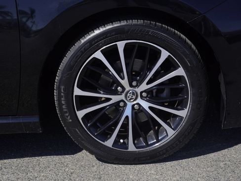 Used 2019 Toyota Camry SE FWD image 10