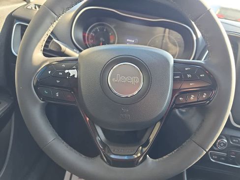 Used 2023 Jeep Cherokee Altitude Lux image 10