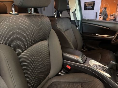 Used 2019 Dodge Journey SE FWD image 23