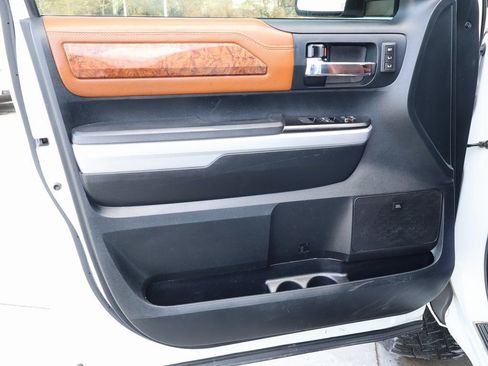 Used 2017 Toyota Tundra Platinum image 10