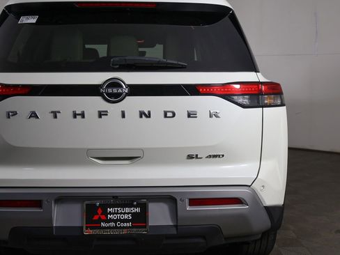 Used 2023 Nissan Pathfinder SL AWD/4WD image 17