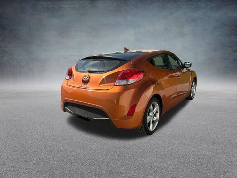 Used 2015 Hyundai Veloster FWD image 3