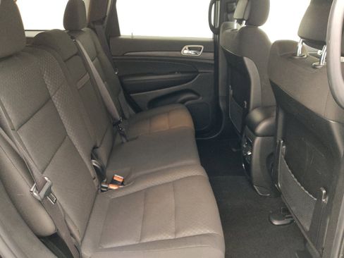 Used 2021 Jeep Grand Cherokee Laredo RWD image 19