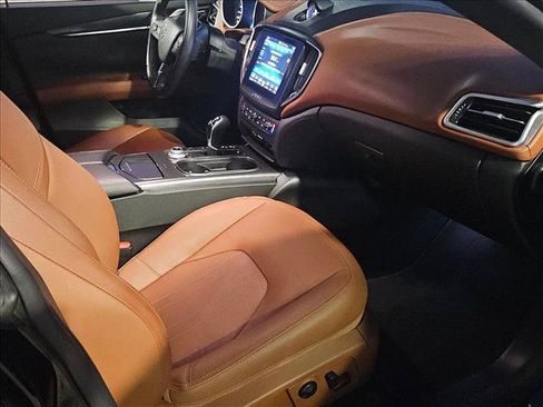 Used 2018 Maserati Ghibli RWD image 22
