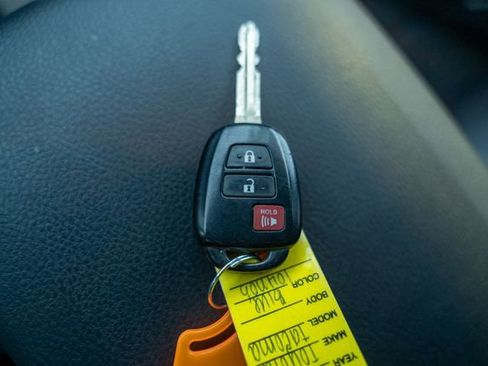 Used 2022 Toyota Tacoma TRD Off-Road image 31