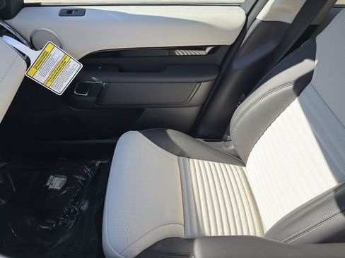 New 2026 Land Rover Discovery S image 27