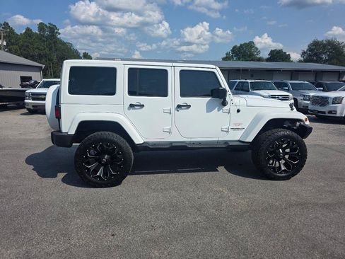 Used 2015 Jeep Wrangler Unlimited Sahara AWD/4WD image 4