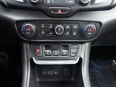 Used 2019 GMC Terrain SLT AWD/4WD image 19