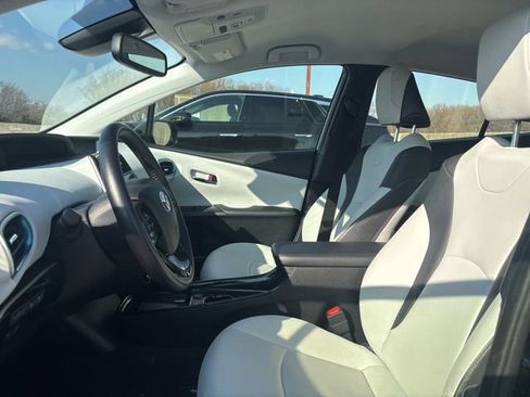 Used 2022 Toyota Prius XLE w/ Advanced Technology Package image 3