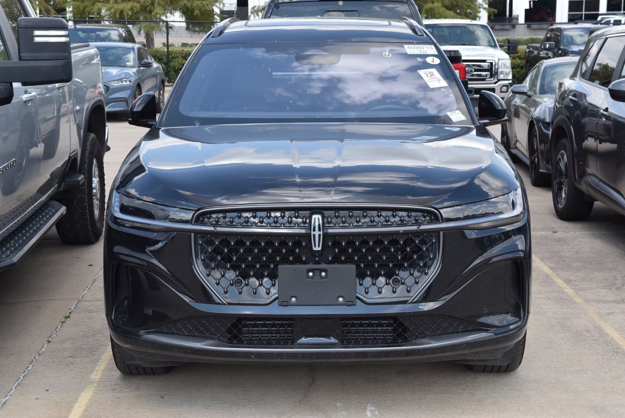 Certified 2025 Lincoln Nautilus Reserve w/ Jet Appearance Package AWD/4WD image 3