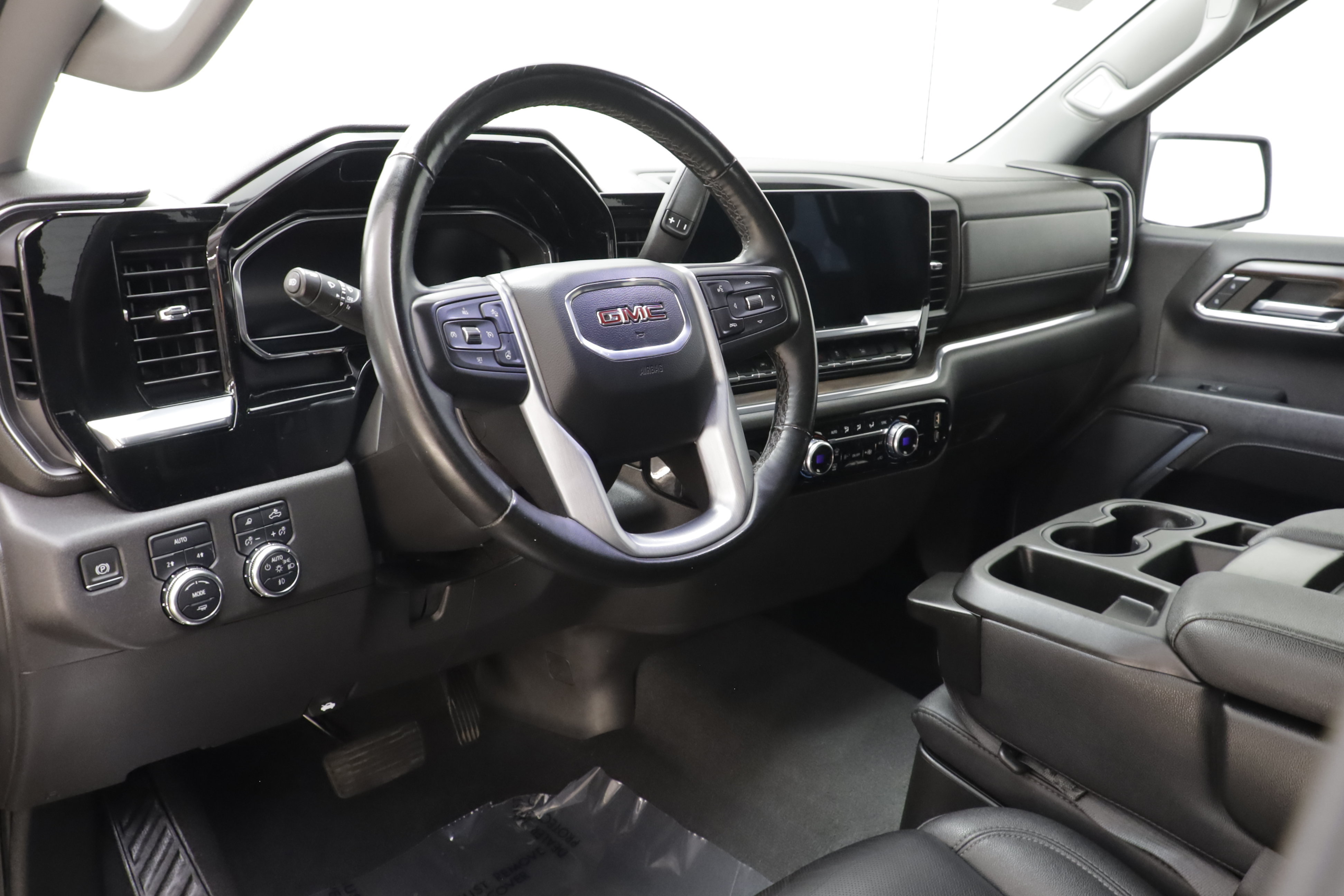 Used 2024 GMC Sierra 1500 SLT AWD/4WD image 7