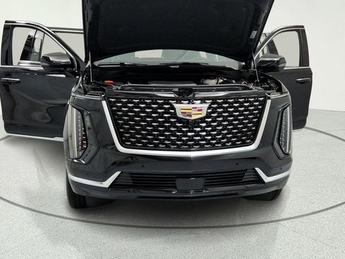 Used 2025 Cadillac Escalade ESV Premium Luxury w/ LPO, Floor Liner Package AWD/4WD image 15