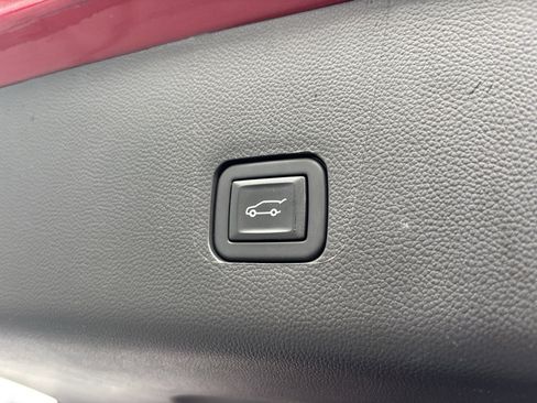 Used 2023 Chevrolet Traverse LT image 22