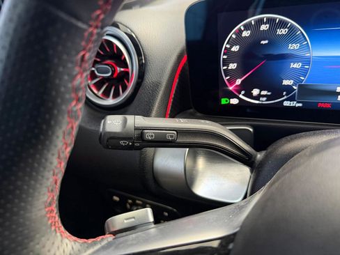 Used 2024 Mercedes-Benz GLB 250 4MATIC image 37