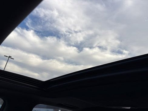 Used 2024 Chevrolet Colorado Z71 w/ Z71 Convenience Package 2 image 19