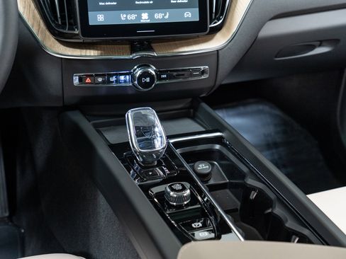 New 2026 Volvo XC60 B5 Plus w/ Protection Package Premier image 20