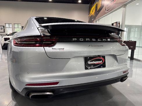 Used 2018 Porsche Panamera RWD image 41