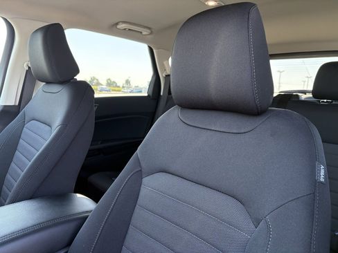 Used 2024 Ford Edge SE w/ Black Appearance Package image 16