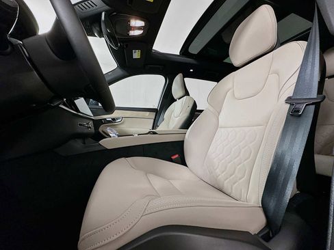 New 2026 Volvo XC90 B6 Plus w/ Protection Package Premier image 19