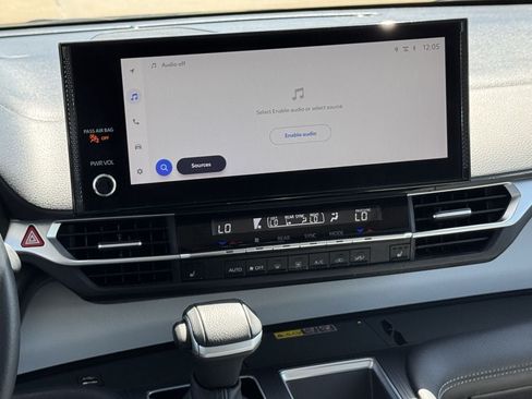 Used 2025 Toyota Sienna XLE FWD image 15