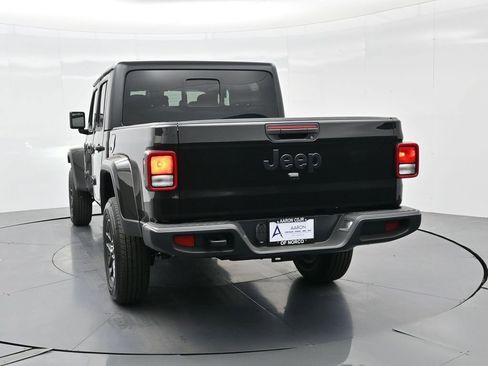 New 2025 Jeep Gladiator Sport image 8