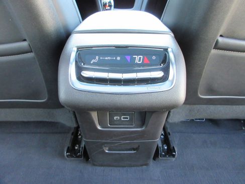 Used 2023 Cadillac XT6 Luxury image 25