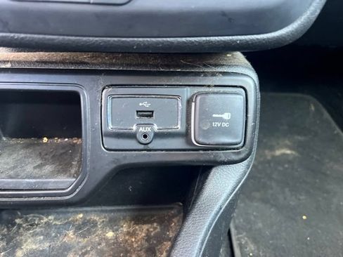 Used 2019 Jeep Renegade Latitude FWD image 26