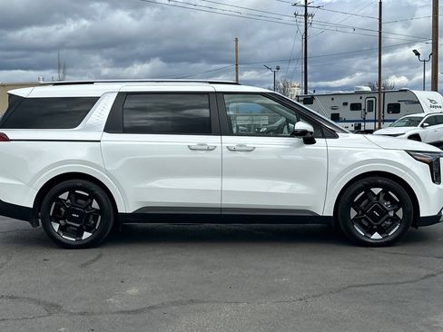 New 2026 Kia Carnival EX image 3