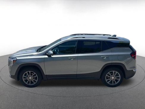 Used 2024 GMC Terrain SLT AWD/4WD image 9