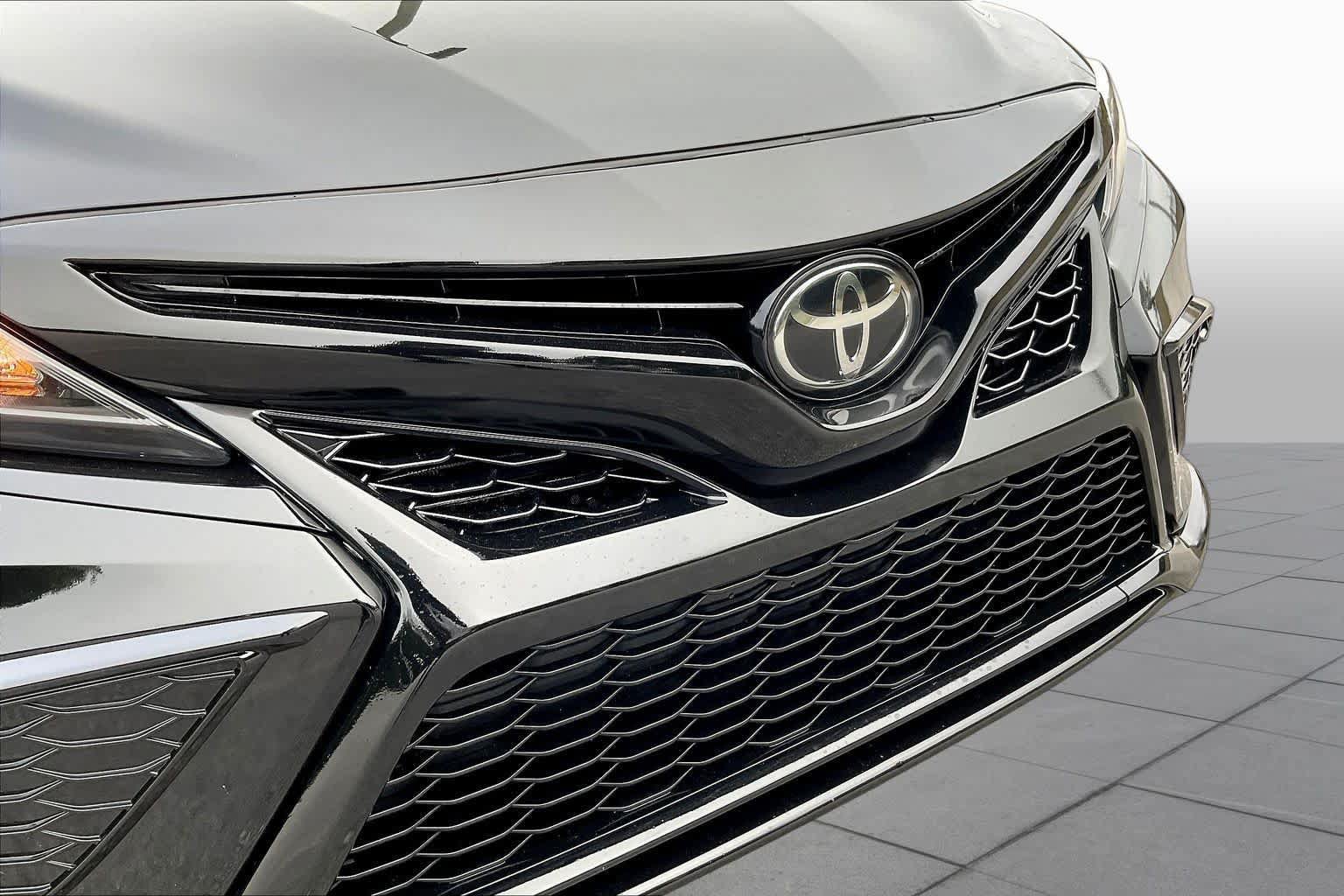 Used 2024 Toyota Camry SE w/ Convenience Package FWD image 29