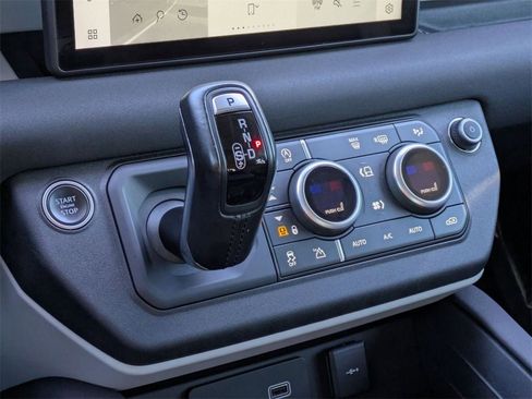 Used 2022 Land Rover Defender 110 image 23