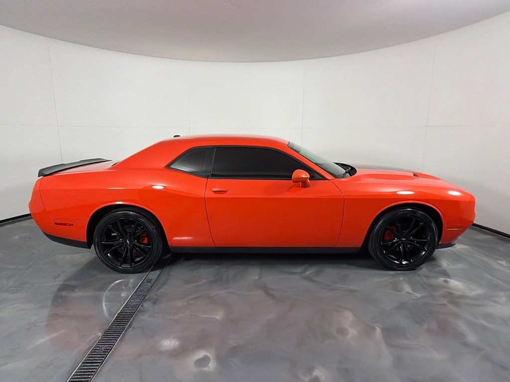 Used 2018 Dodge Challenger SXT w/ Blacktop Package RWD image 4
