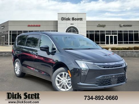 New 2027 Chrysler Pacifica Select AWD/4WD image 1