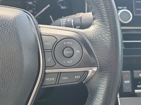 Used 2019 Toyota Avalon XLE w/ Moonroof Package image 28