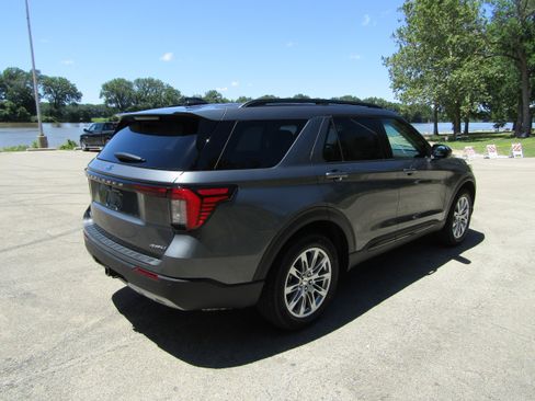 New 2026 Ford Explorer Active w/ Active Comfort Package AWD/4WD image 4