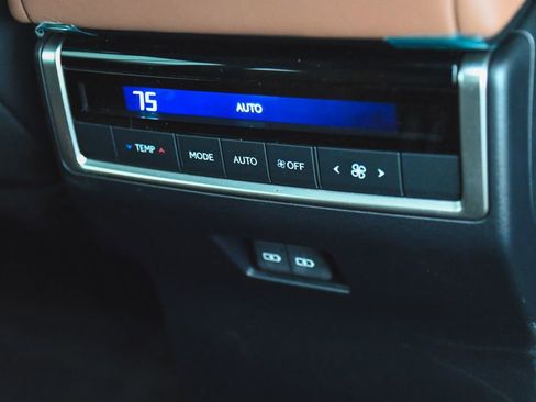 Used 2024 Lexus GX 550 w/ Cold Area Package AWD/4WD image 33