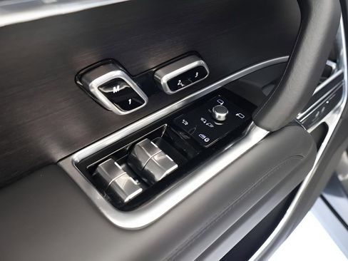 New 2025 Land Rover Range Rover SE image 8