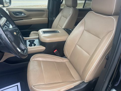 Used 2021 Chevrolet Tahoe Premier w/ Premium Package image 17