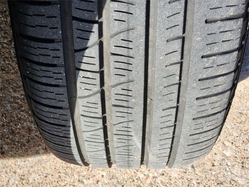 Used 2022 Volkswagen Tiguan SE R-Line image 10