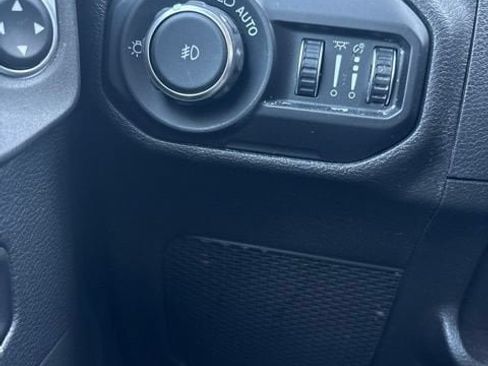 Used 2018 Jeep Wrangler Unlimited Sahara w/ Cold Weather Group AWD/4WD image 17