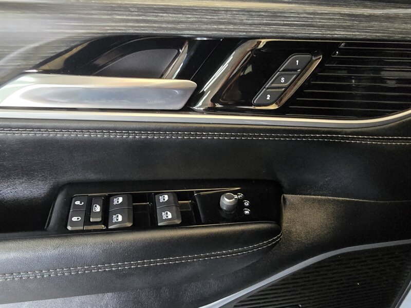 Used 2023 Jeep Wagoneer L Series III RWD image 23