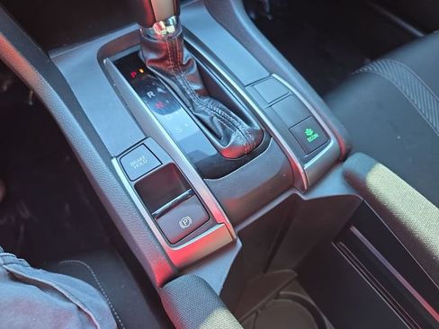 Used 2018 Honda Civic Sport image 19