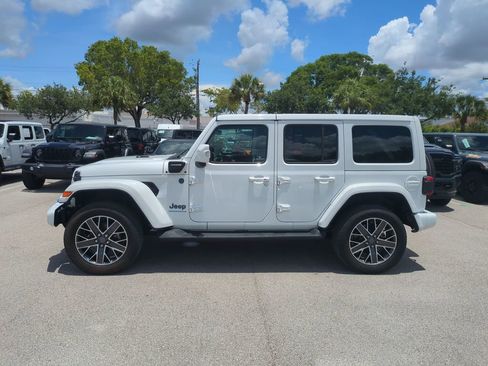 Used 2023 Jeep Wrangler Unlimited Sahara AWD/4WD image 9