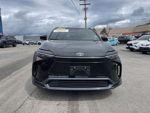 Used 2023 Toyota bZ4X XLE w/ Weather Package image 5