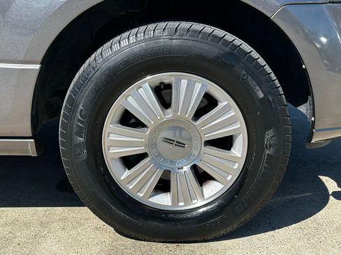 Used 2012 Lincoln Navigator 2WD image 21